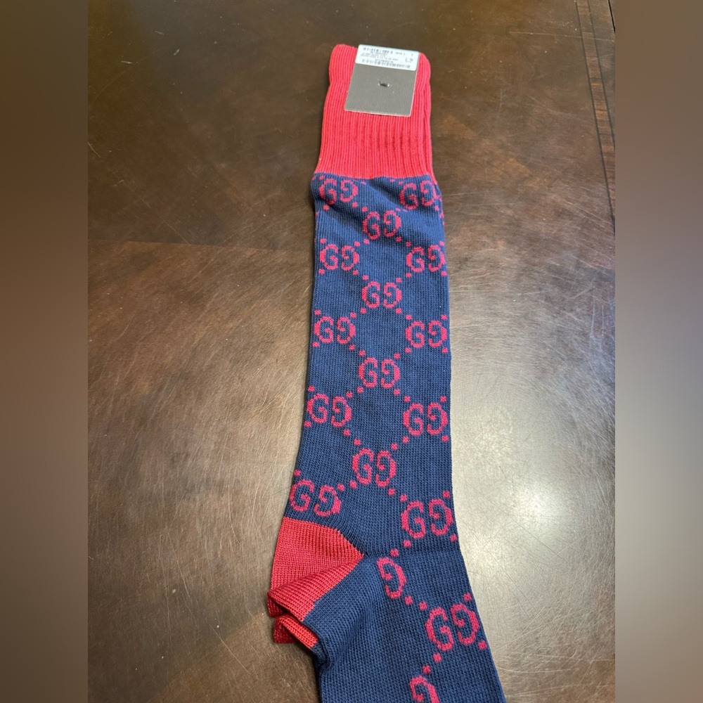 New Authentic Gucci GG Supreme Logo Navy Red Socks Size L - Picture 3 of 14